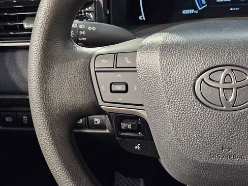 Used 2025 Toyota Camry LE FWD image 27