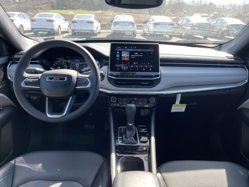 Used 2024 Jeep Compass Limited image 22