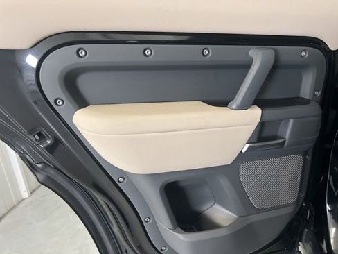 Used 2023 Land Rover Defender 130 S image 12