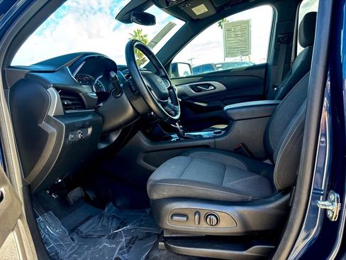 Used 2023 Chevrolet Traverse LT image 12