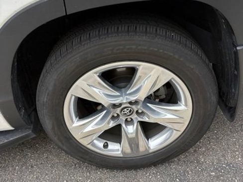 Used 2019 Toyota Highlander Limited AWD/4WD image 4