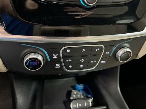 Used 2023 Chevrolet Traverse LS FWD image 16
