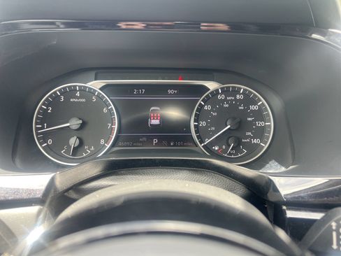Used 2023 Nissan Pathfinder SL AWD/4WD image 10