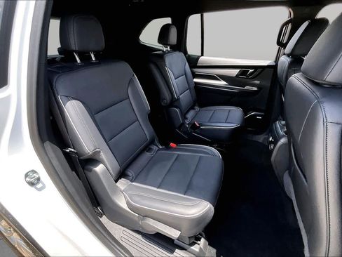 Used 2025 Buick Enclave Preferred FWD image 20