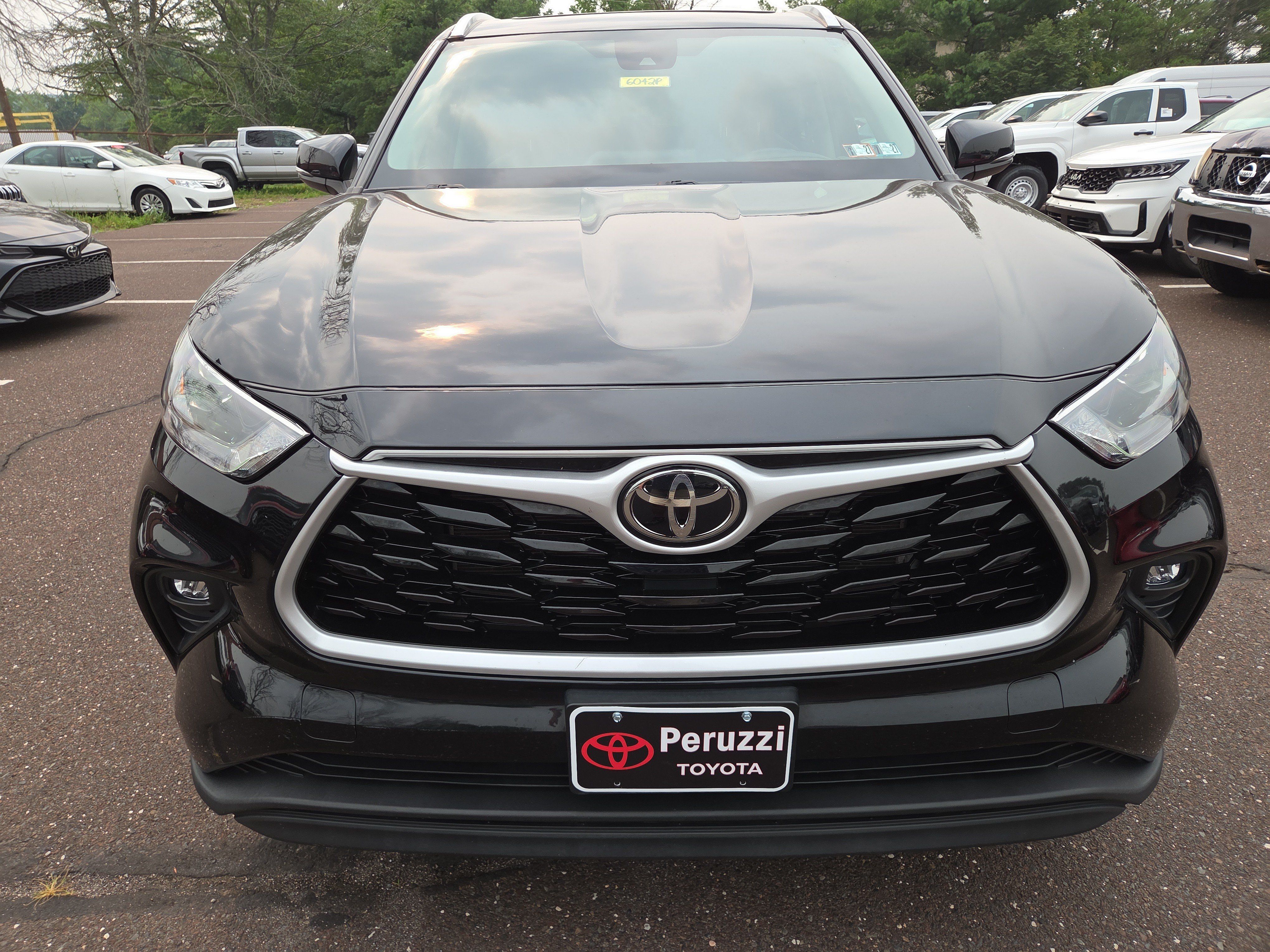 Used 2022 Toyota Highlander XLE AWD/4WD image 8