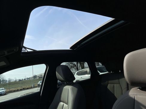 Used 2025 Audi Q5 Premium w/ Convenience Package image 9