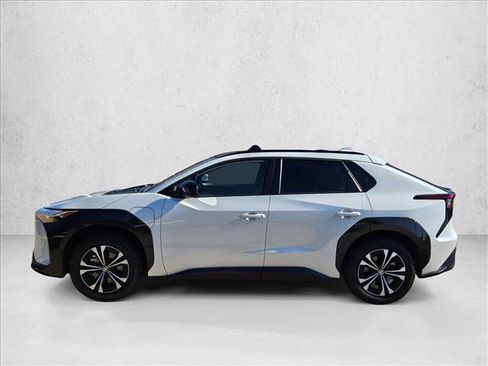 Used 2024 Toyota bZ4X XLE w/ Weather Package image 9