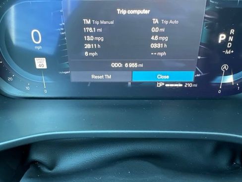 Certified 2025 Volvo XC40 B5 Plus AWD/4WD image 23