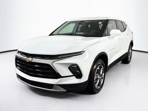 Used 2025 Chevrolet Blazer LT FWD image 3
