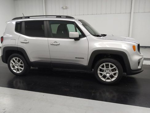 Used 2020 Jeep Renegade Latitude AWD/4WD image 11