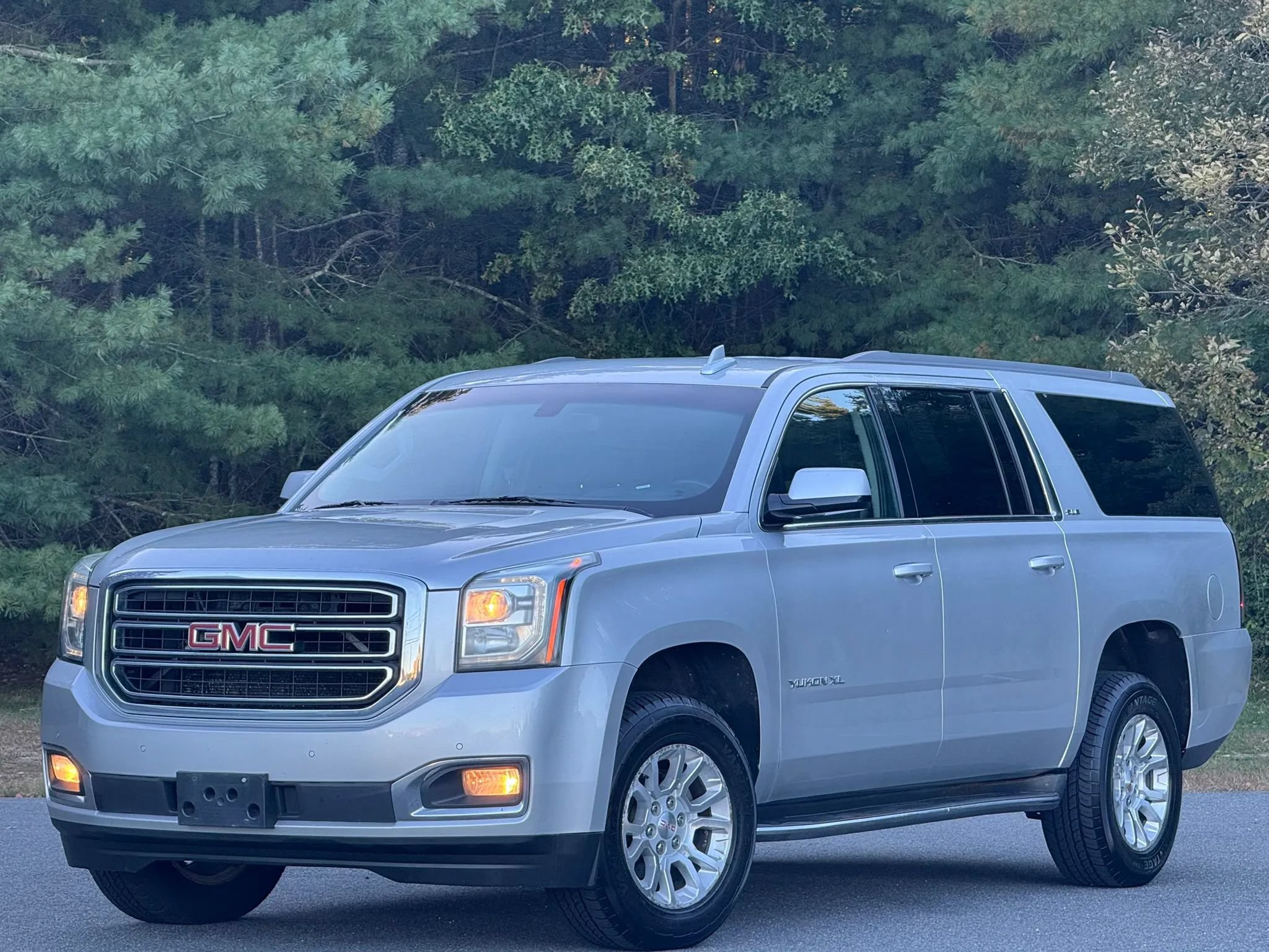 Used 2016 GMC Yukon XL SLE AWD/4WD image 1
