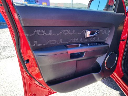 Used 2012 Kia Soul + FWD image 14
