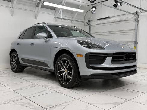 Certified 2025 Porsche Macan image 10