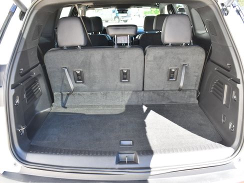 Used 2026 GMC Acadia Elevation w/ Elevation Premium Package FWD image 8