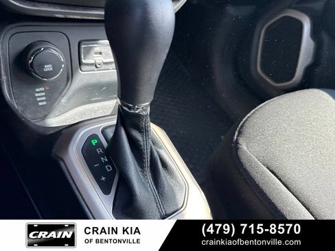 Used 2017 Jeep Renegade Latitude w/ Cold Weather Group AWD/4WD image 20