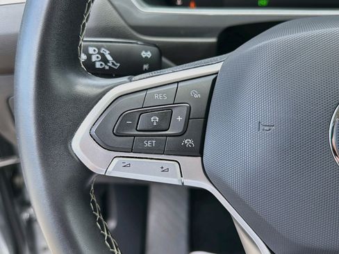 Used 2023 Volkswagen Tiguan SE w/ Panoramic Sunroof Package FWD image 38