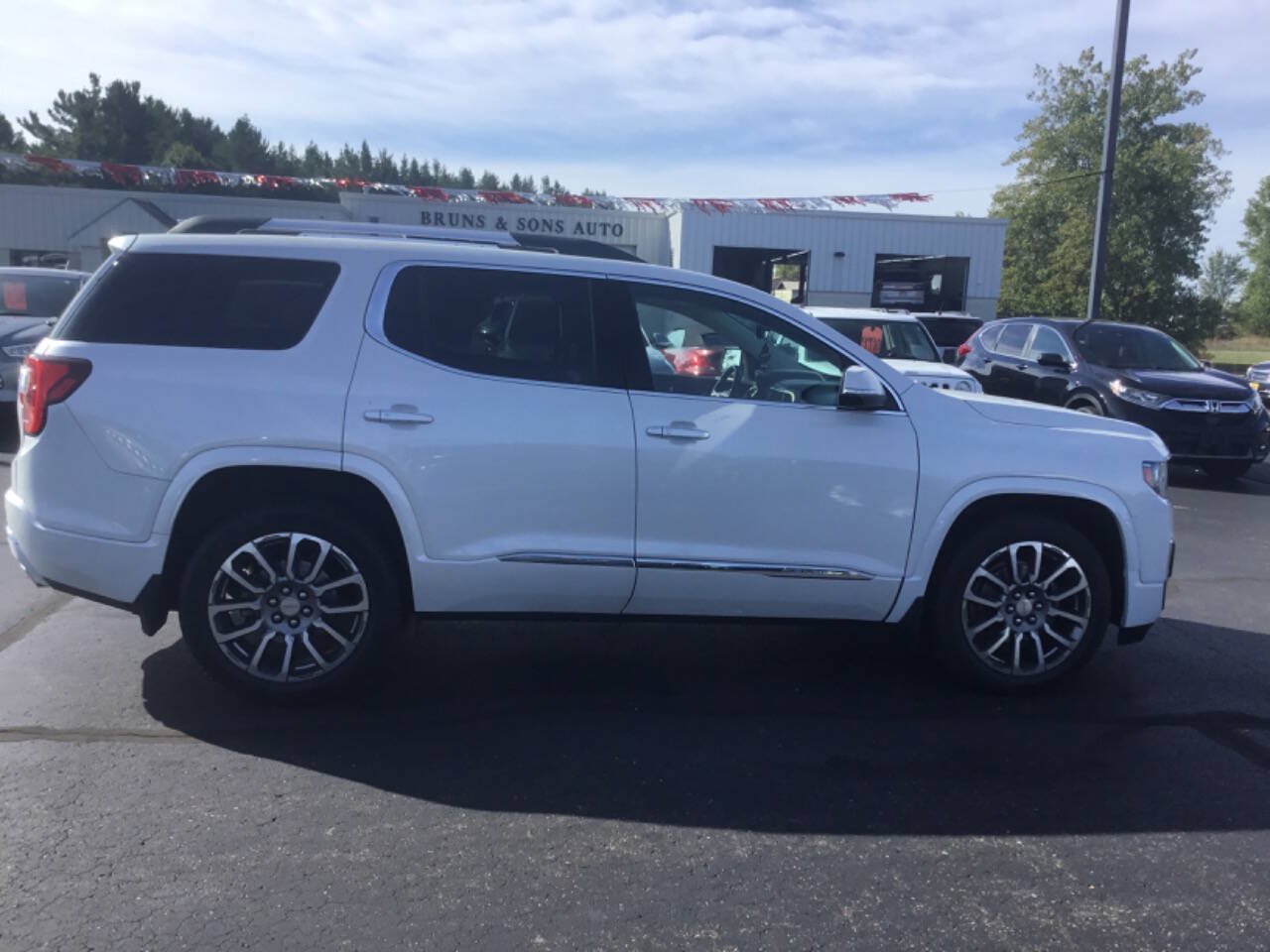 Used 2021 GMC Acadia Denali w/ Denali Ultimate Package AWD/4WD image 6