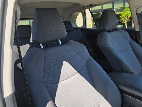Used 2019 Toyota RAV4 XLE FWD image 16