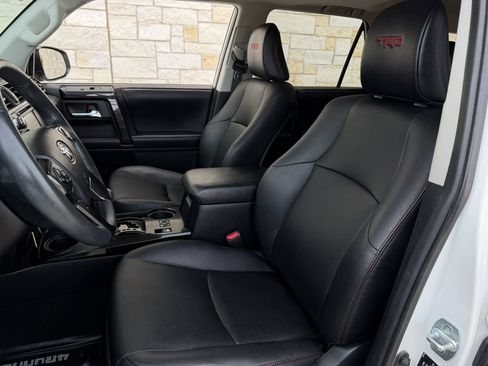 Used 2018 Toyota 4Runner TRD Off-Road Premium AWD/4WD image 25