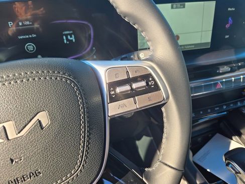 New 2025 Kia Telluride S image 16