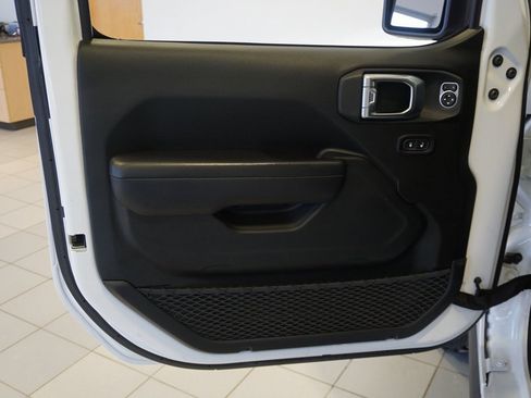 Used 2020 Jeep Wrangler Unlimited Sport image 23