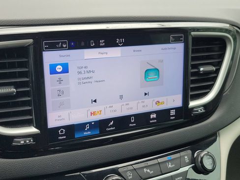 Certified 2024 Chrysler Pacifica Touring-L FWD image 26