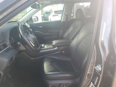 Used 2024 Toyota Highlander XLE image 17