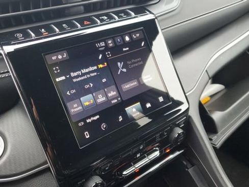 Certified 2024 Jeep Grand Cherokee L Laredo image 11