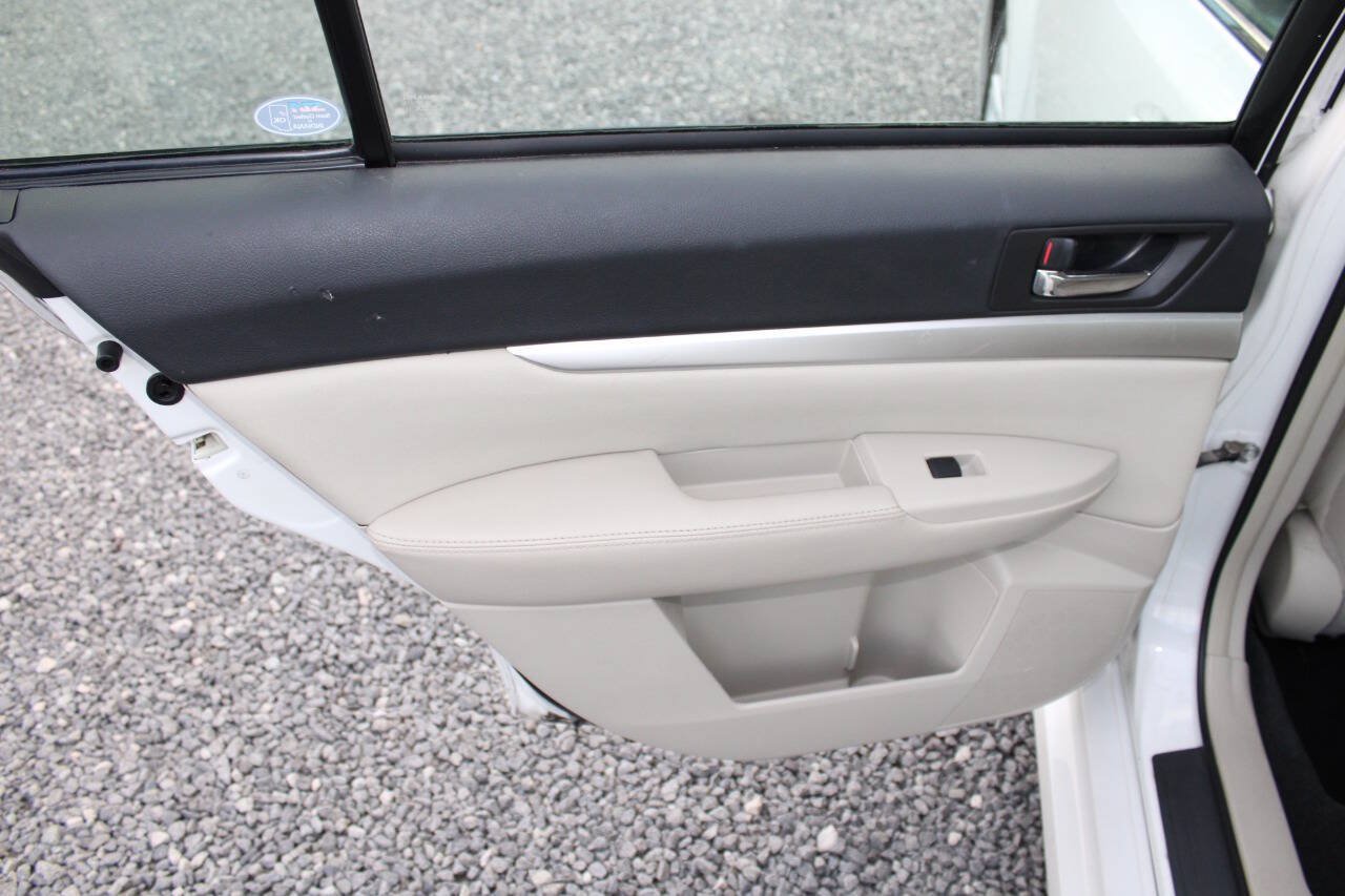 Used 2011 Subaru Legacy 2.5i Premium AWD/4WD image 21