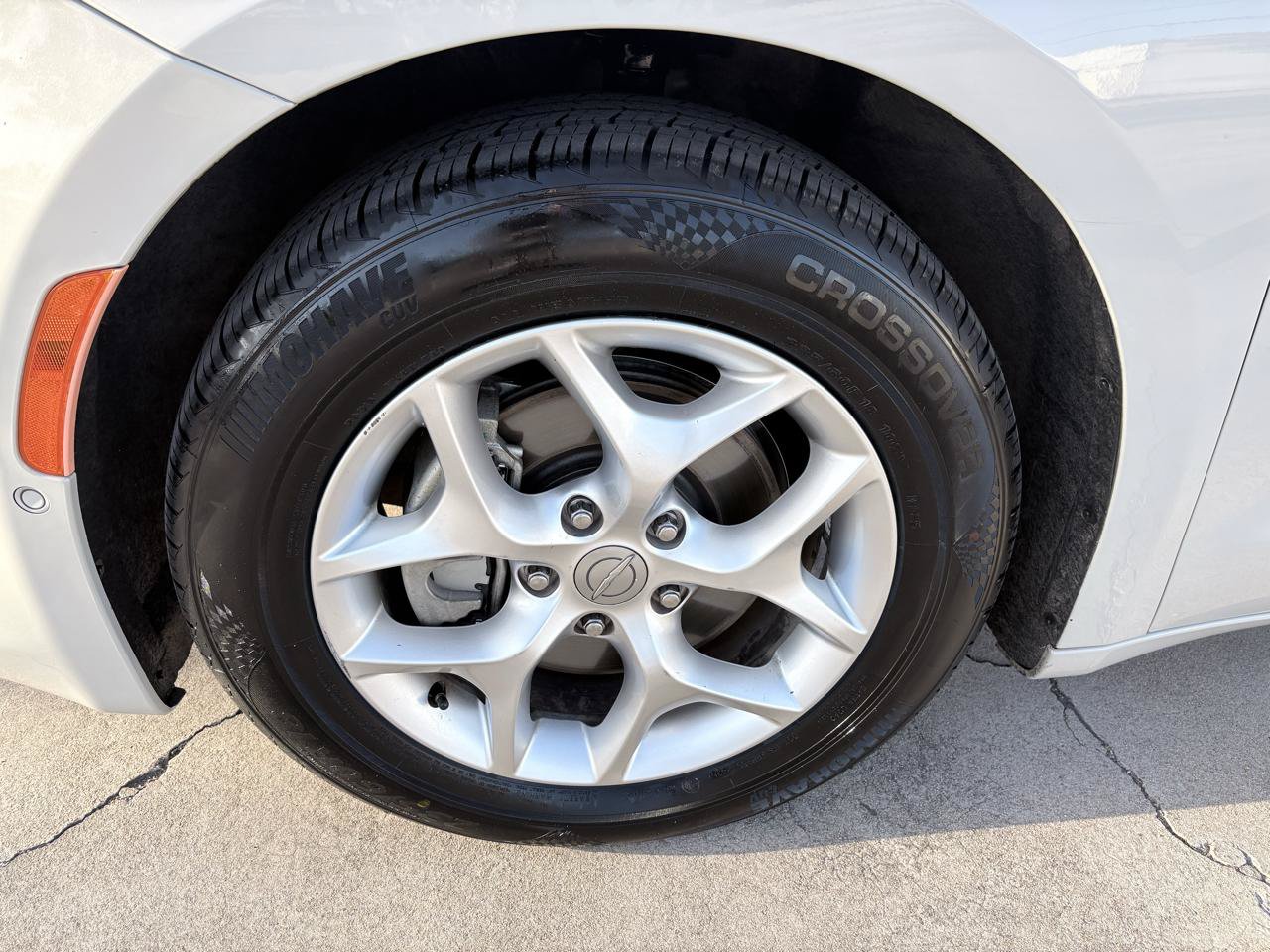 Used 2020 Chrysler Pacifica Touring w/ Tire & Wheel Group FWD image 5