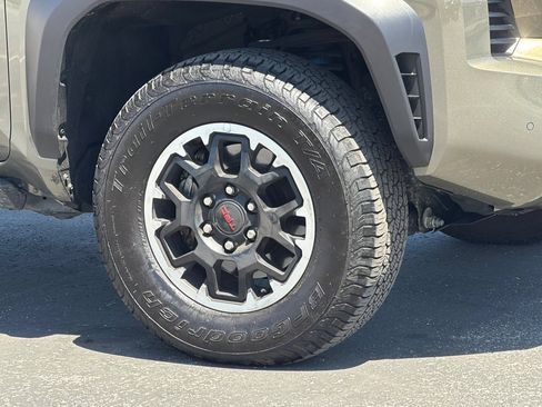 Used 2025 Toyota Tacoma TRD Off-Road w/ TRD Off Road Upgrade Package AWD/4WD image 27