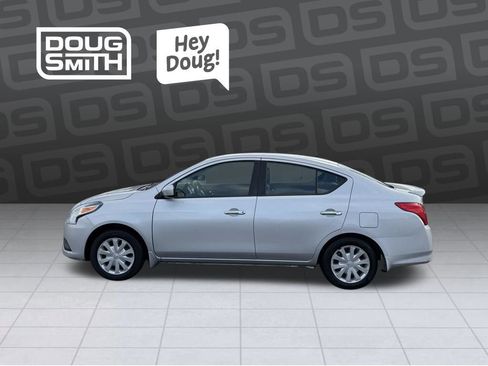 Used 2015 Nissan Versa SV image 2