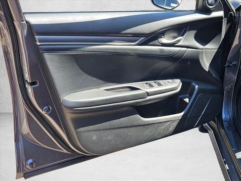 Used 2018 Honda Civic Touring image 9