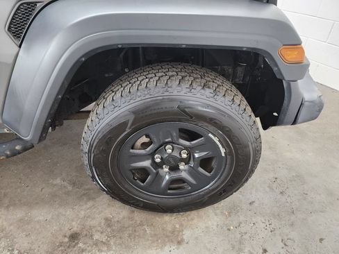 Used 2018 Jeep Wrangler Unlimited Sport AWD/4WD image 36