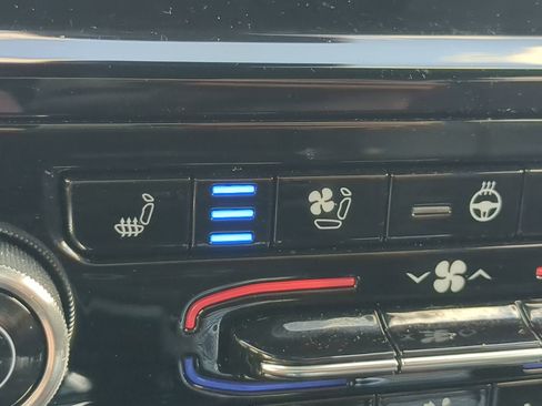 Used 2024 Jeep Grand Cherokee Overland w/ Advanced Protech Group III image 22