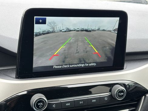 Used 2021 Ford Escape SE w/ SE Sport Appearance Package image 9