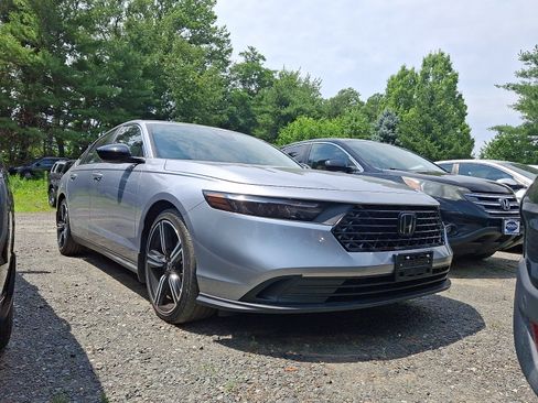 Used 2023 Honda Accord Sport image 2