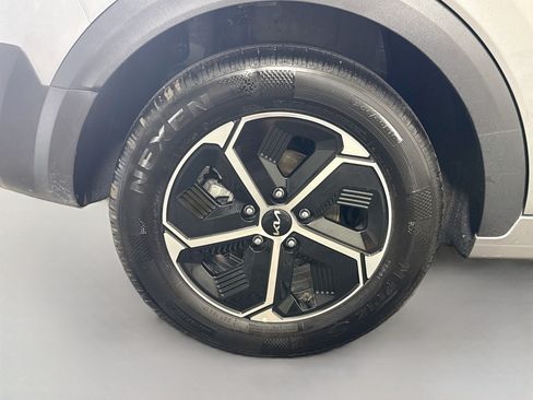Used 2026 Kia Niro LX FWD image 32
