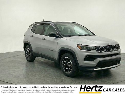 Used 2025 Jeep Compass Trailhawk image 1
