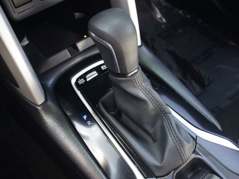 Used 2024 Toyota Corolla Cross SE image 10