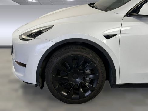 Used 2023 Tesla Model Y Long Range image 11