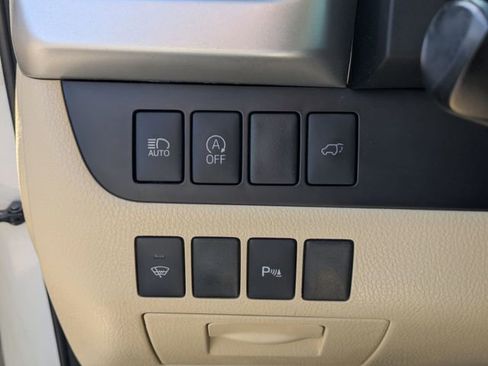 Used 2017 Toyota Highlander Limited image 13