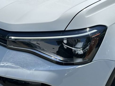 New 2026 Volkswagen Taos SE image 9