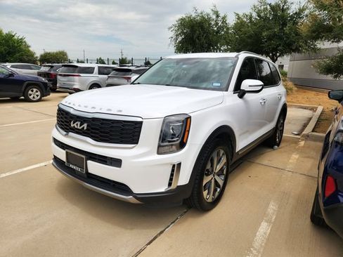 Certified 2022 Kia Telluride S FWD image 2