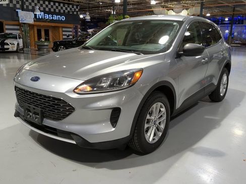 Used 2022 Ford Escape SE w/ Cold Weather Package image 1