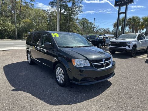 Used 2019 Dodge Grand Caravan SE image 10