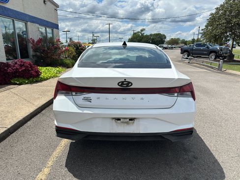 Used 2022 Hyundai Elantra SEL w/ Convenience Package FWD image 5