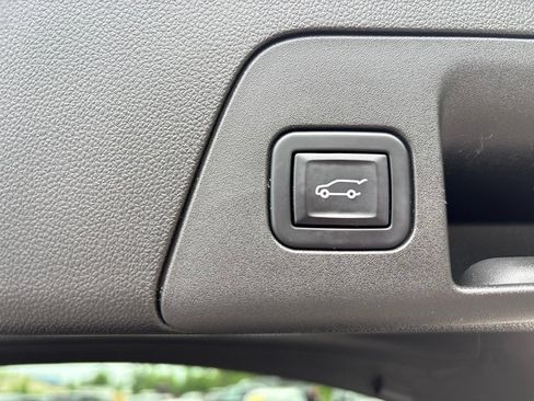 Used 2022 Buick Envision Avenir w/ Technology Package II AWD/4WD image 13
