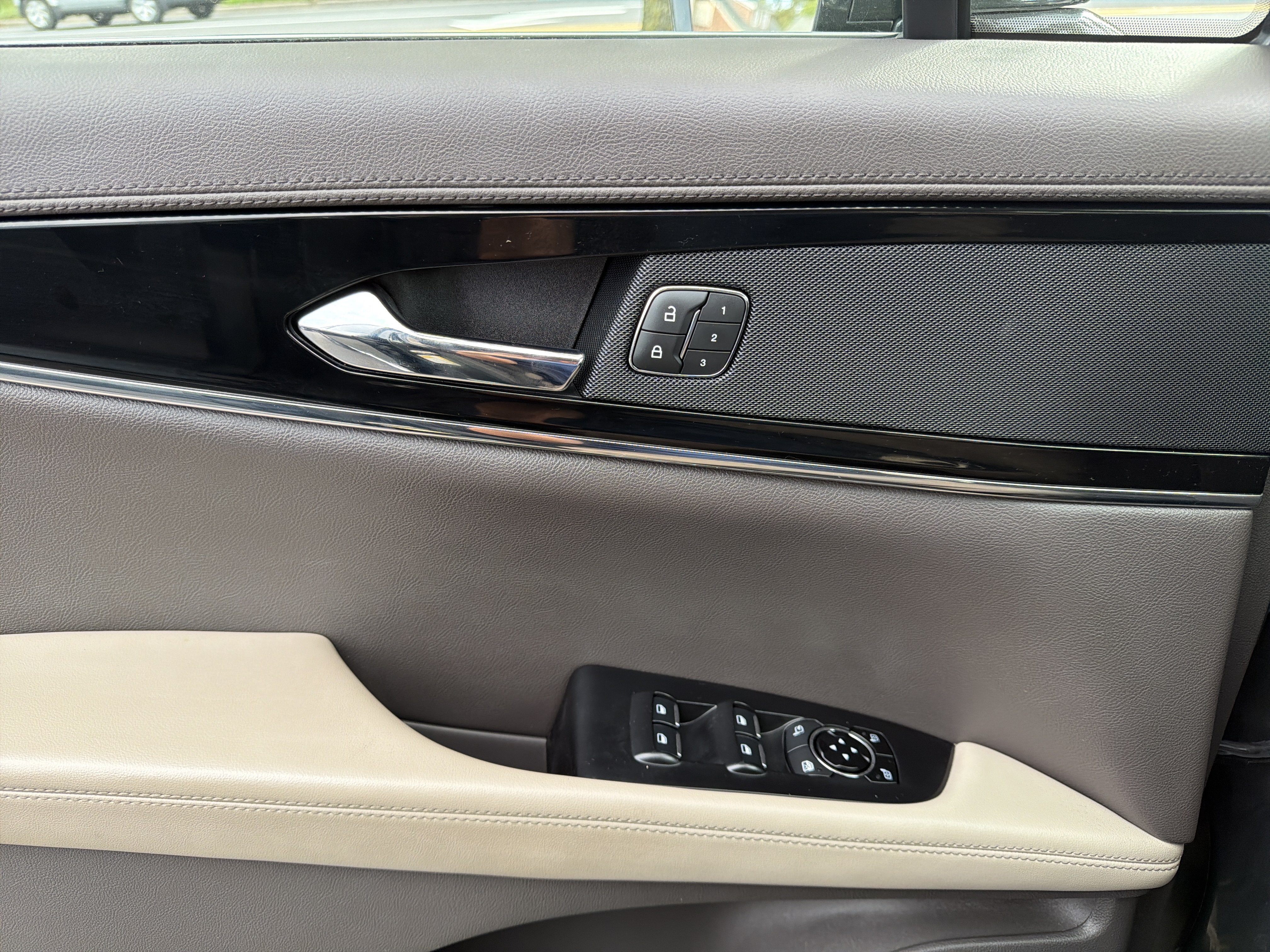 Used 2023 Lincoln Nautilus AWD w/ Premium Package image 14
