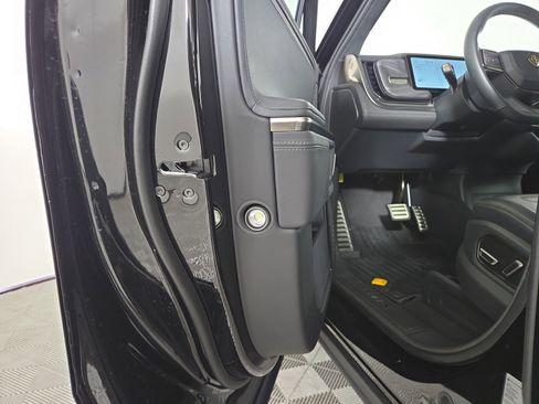 Used 2024 Rivian R1S Adventure image 32